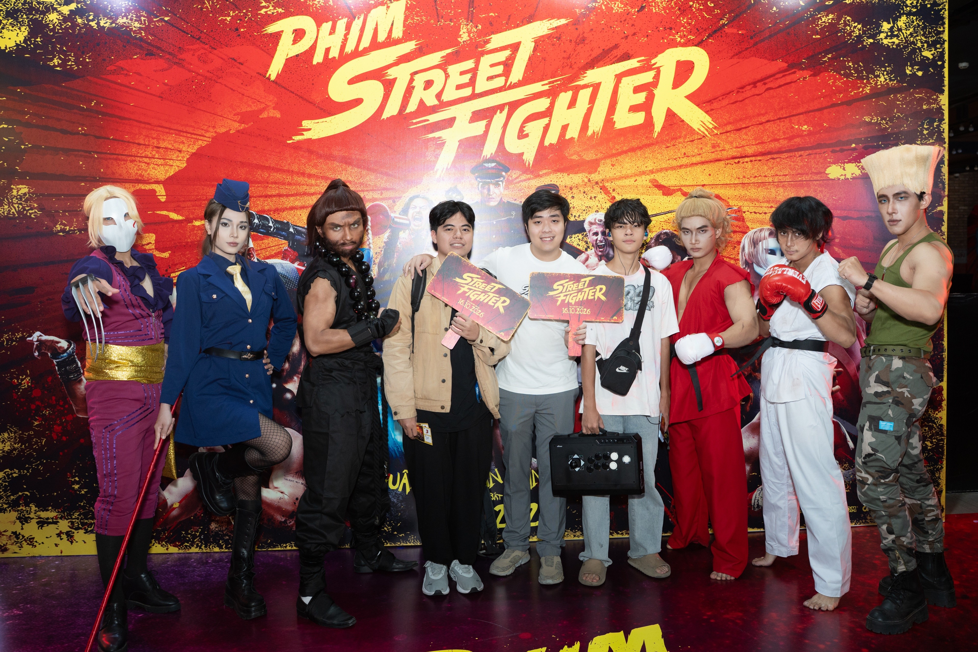 Anh tài Duy Nhất cùng dàn tuyển thủ Esports đổ bộ thảm đỏ 'Phim Street fighter'