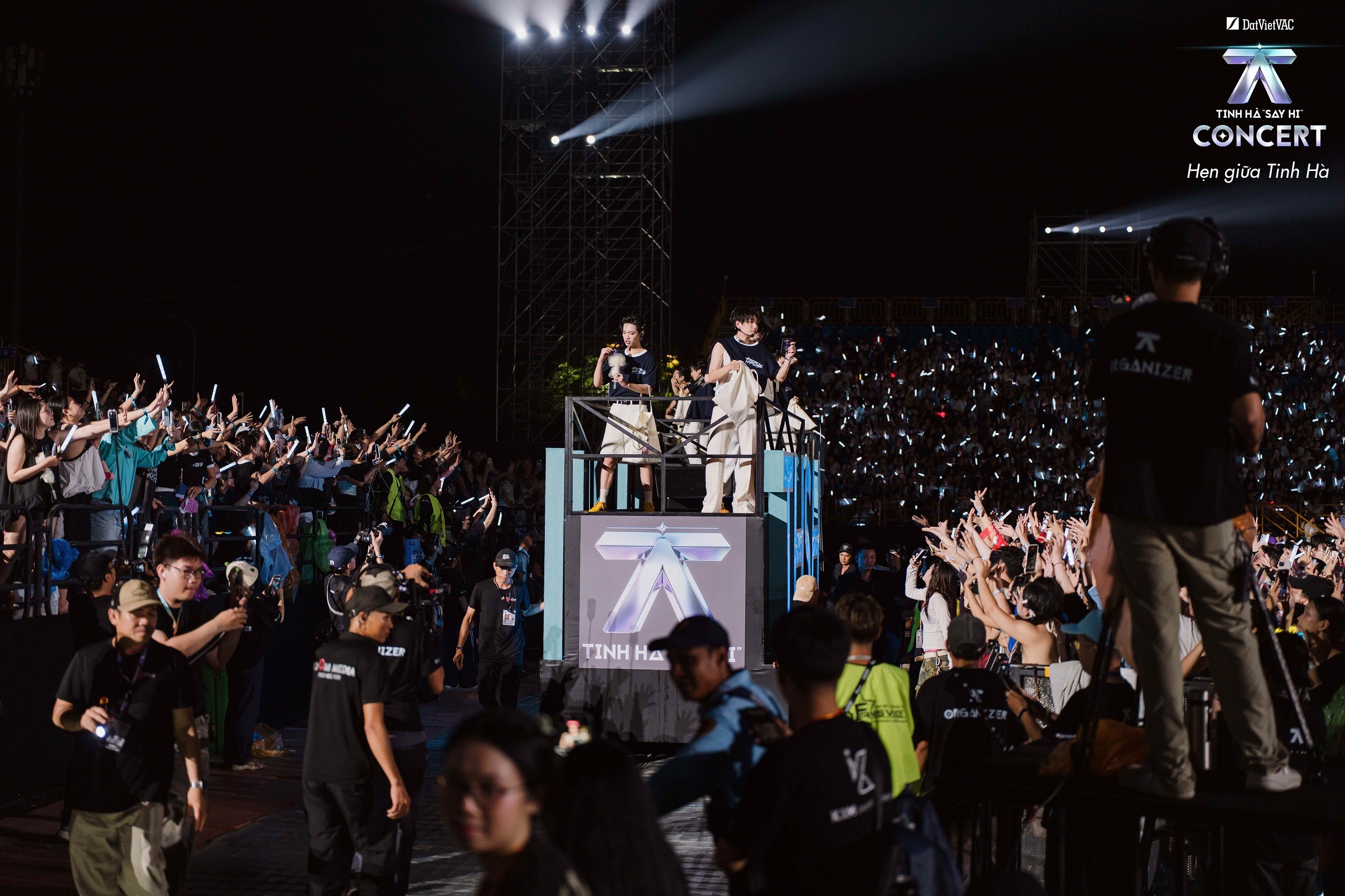 24 Anh trai tái hợp tại 'Tinh hà 'Say Hi' Concert': Kết thúc bằng 'Thế giới của anh'