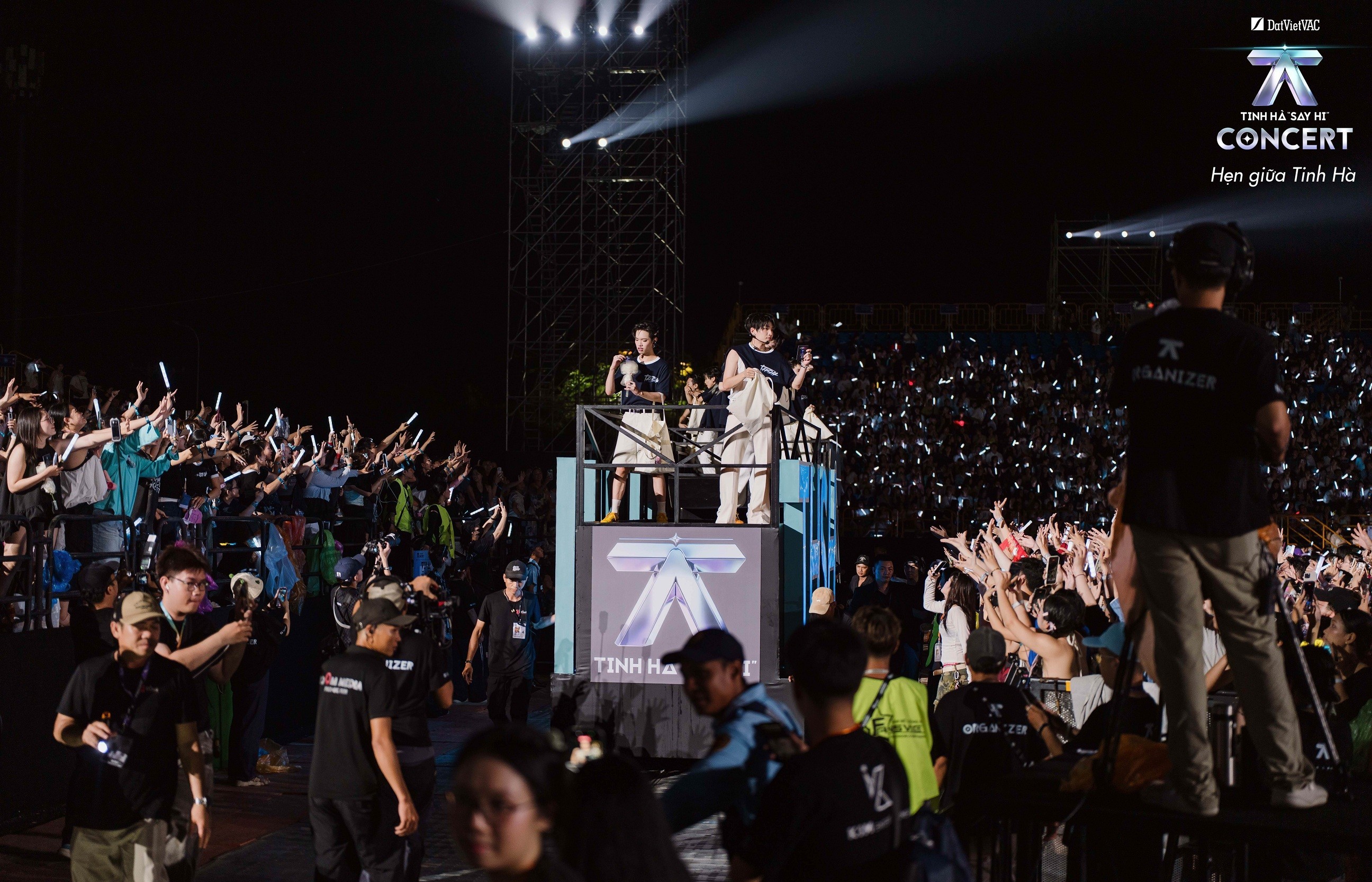 24 Anh trai tái hợp tại 'Tinh hà 'Say Hi' Concert': Kết thúc bằng 'Thế giới của anh'