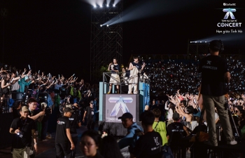 24 Anh trai tái hợp tại 'Tinh hà 'Say Hi' Concert': Kết thúc bằng 'Thế giới của anh'