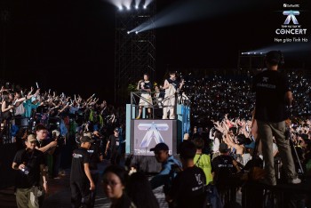 24 Anh trai tái hợp tại 'Tinh hà 'Say Hi' Concert': Kết thúc bằng 'Thế giới của anh'