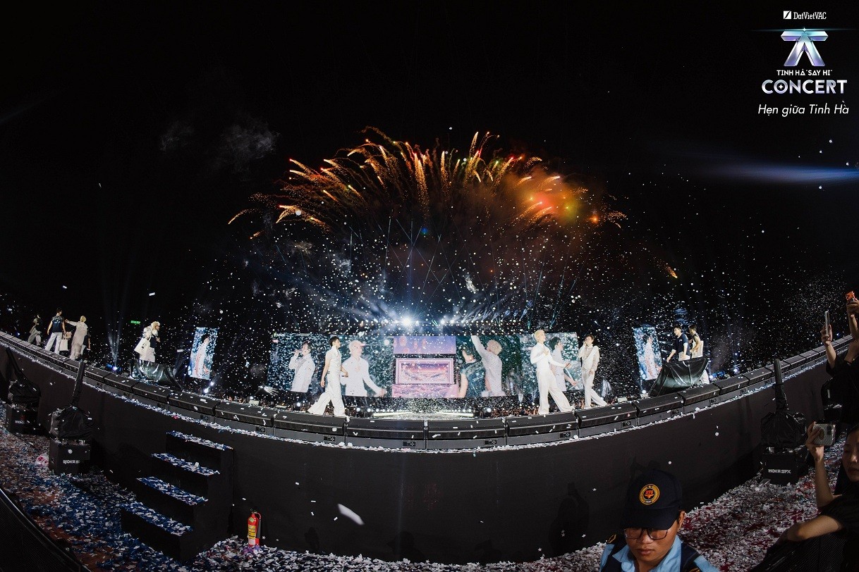 24 Anh trai tái hợp tại 'Tinh hà 'Say Hi' Concert': Kết thúc bằng 'Thế giới của anh'