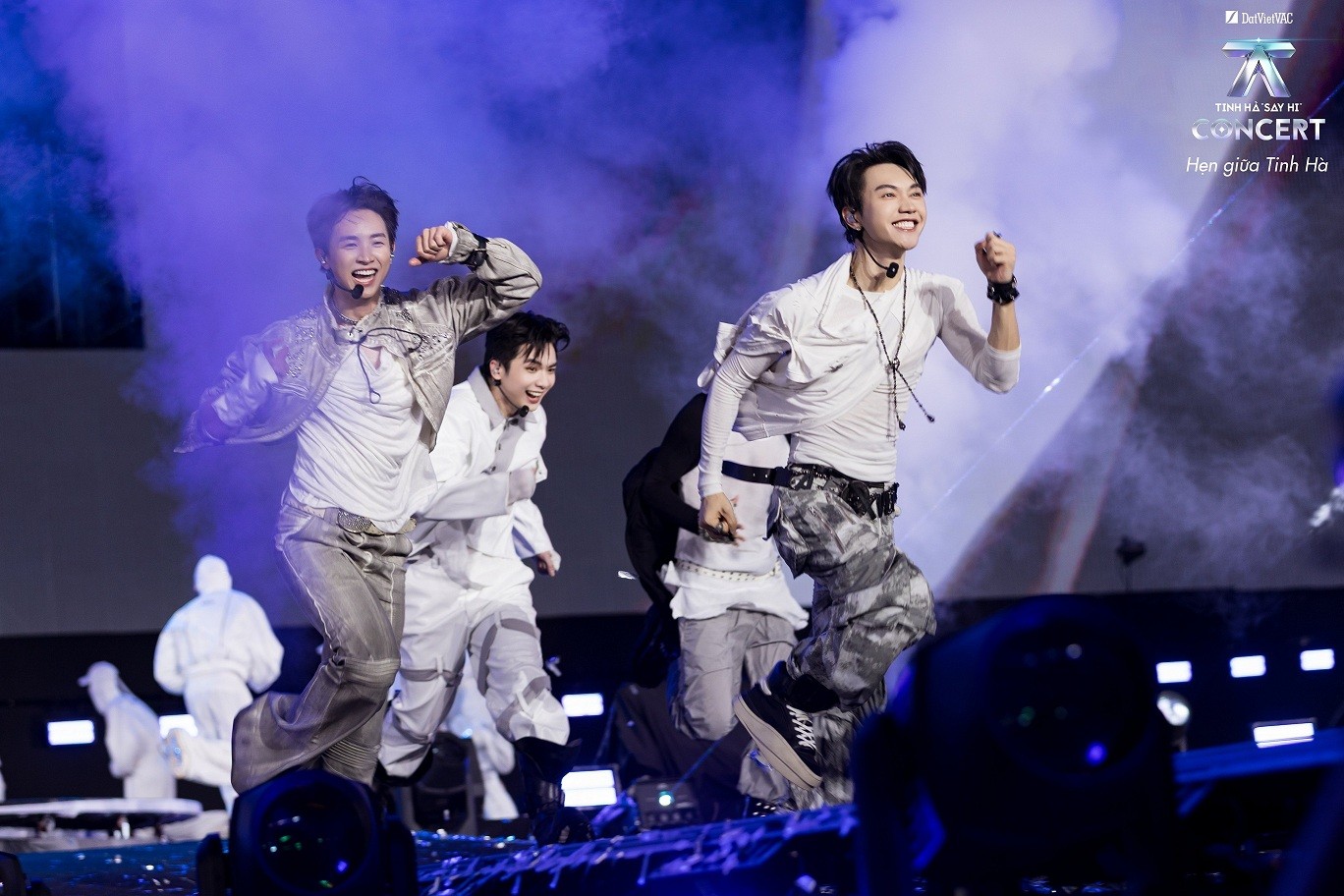 24 Anh trai tái hợp tại 'Tinh hà 'Say Hi' Concert': Kết thúc bằng 'Thế giới của anh'