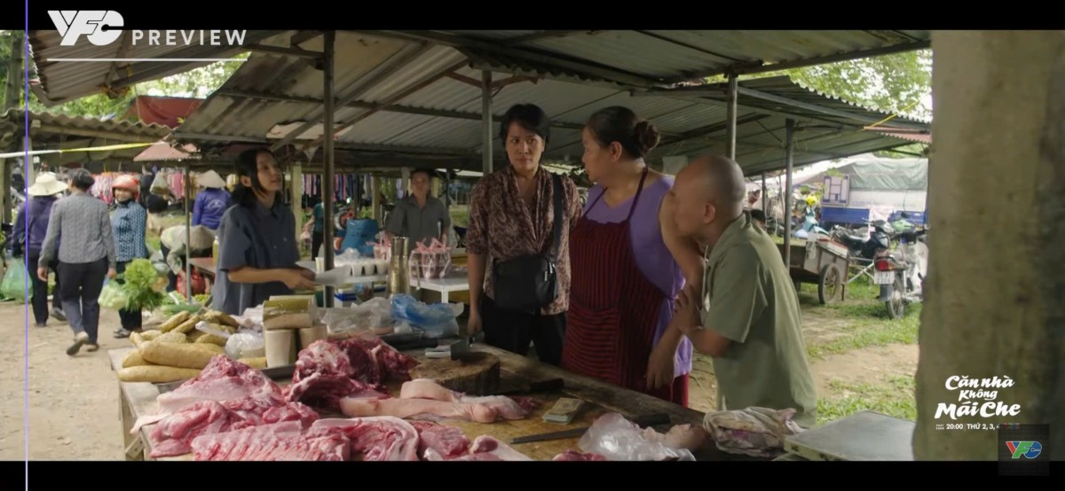 'Căn nhà không mái che' tập 5: Thơ vạch mặt chủ nợ, bảo vệ mẹ giữa chợ