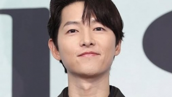 Song Joong Ki sượng cứng người khi nghe tên vợ cũ