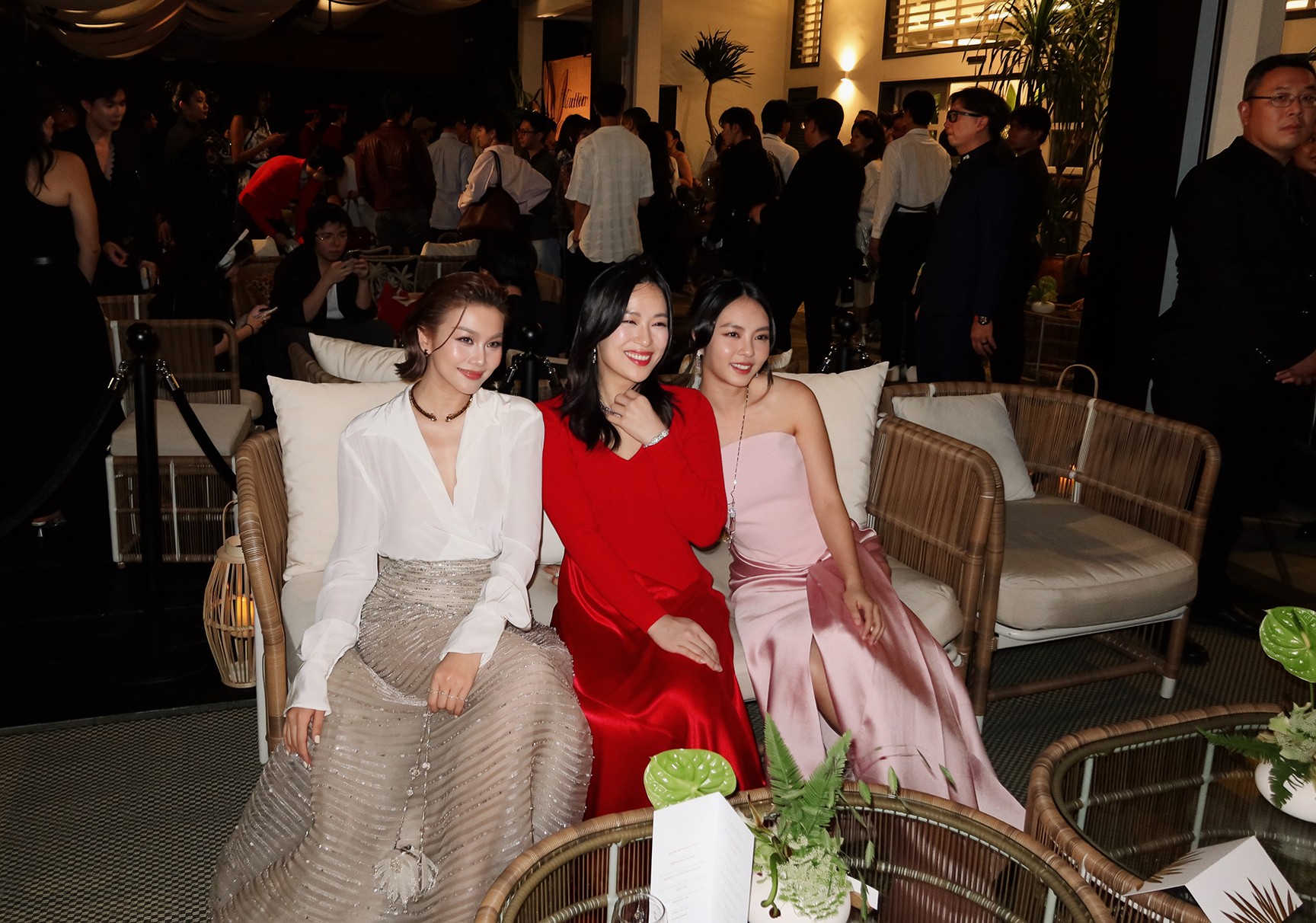 Thanh Hằng chứng minh thần thái không hề lép vế với mỹ nhân Thái Lan LingLing Kwong