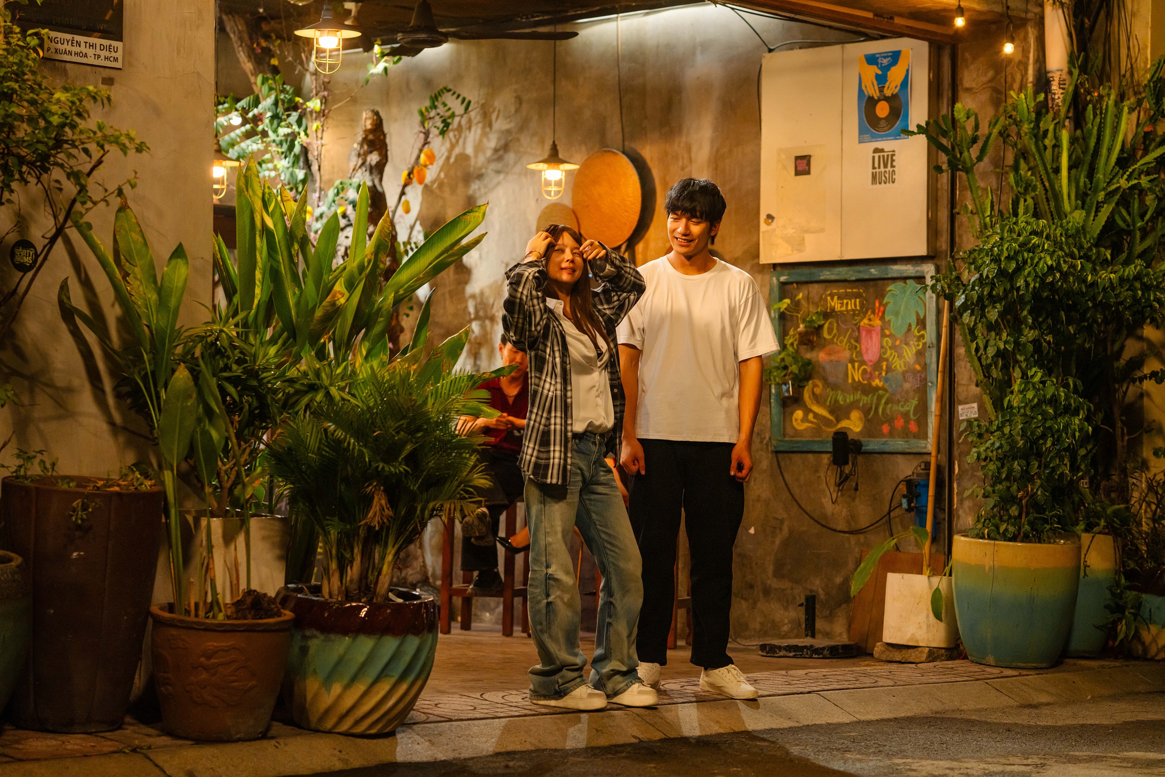 Bùng nổ visual trong First look 'Yêu sai yêu lại!': Đỗ Nhật Hoàng và Mie sánh đôi cực tình tứ