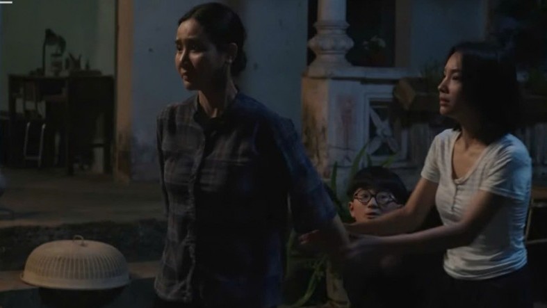 'Căn nhà không mái che' tập 6: Chủ nợ xông vào nhà đánh Hạnh giữa bữa cơm