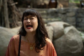 'Án mạng karaoke' né 'Trại buôn người', lại gặp đối thủ mới tại phòng vé