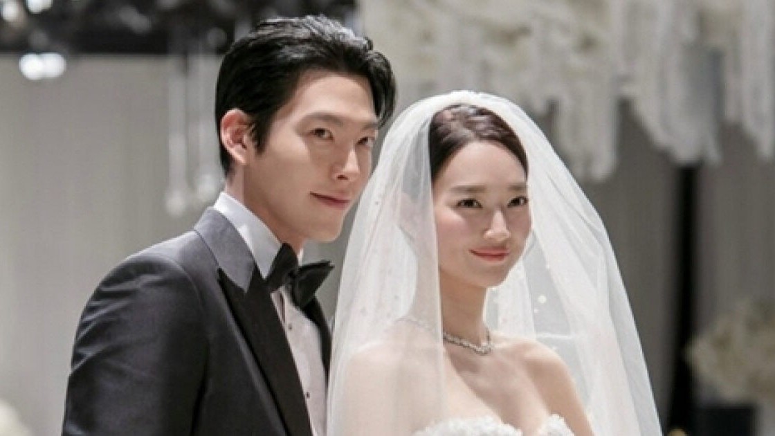 Shin Min Ah khiến mọi người ghen tị với cuộc hôn nhân cùng Kim Woo Bin