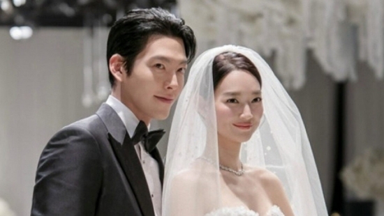 Shin Min Ah khiến mọi người ghen tị với cuộc hôn nhân cùng Kim Woo Bin