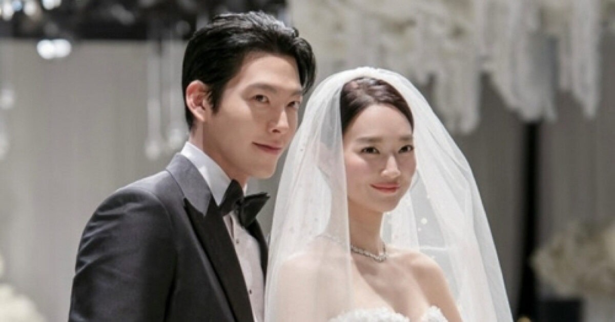 Shin Min Ah khiến mọi người ghen tị với cuộc hôn nhân cùng Kim Woo Bin