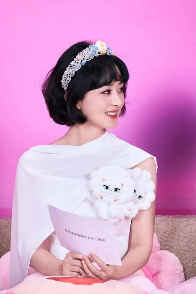Triệu Lệ Dĩnh gây tranh cãi khi xuất hiện sau thời gian nghỉ ngơi