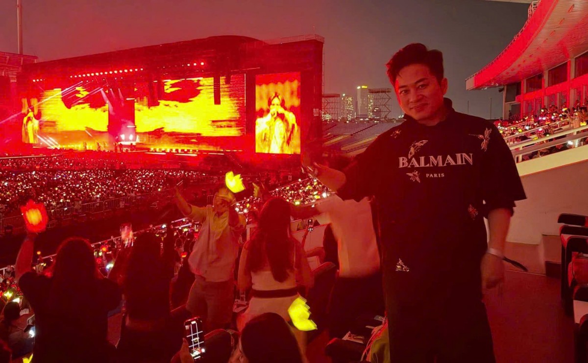 Tùng Dương xem Big Bang concert để chuẩn bị cho buổi biểu diễn tại Mỹ Đình