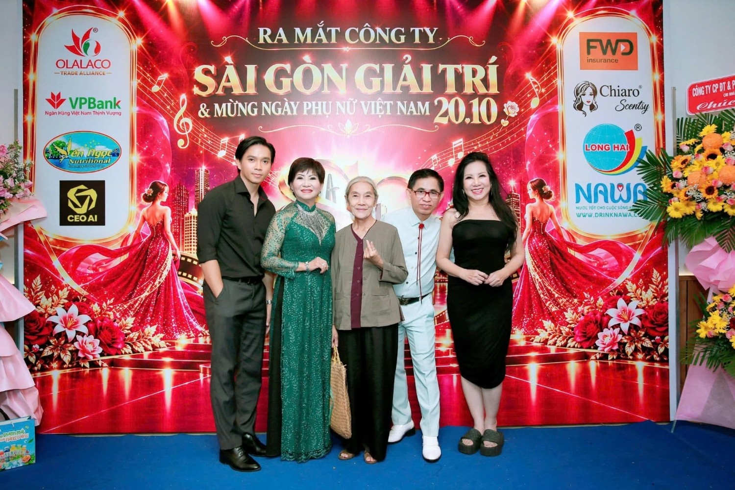Đông đảo nghệ sĩ đến chúc mừng Nhà báo - nhạc sĩ Hồng Sơn và Hoa hậu Thái Nhã Vân ra mắt Công ty Sài Gòn Giải Trí
