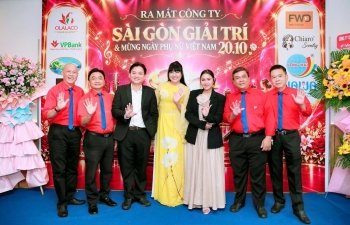 Đông đảo nghệ sĩ đến chúc mừng Nhà báo - nhạc sĩ Hồng Sơn và Hoa hậu Thái Nhã Vân ra mắt Công ty Sài Gòn Giải Trí