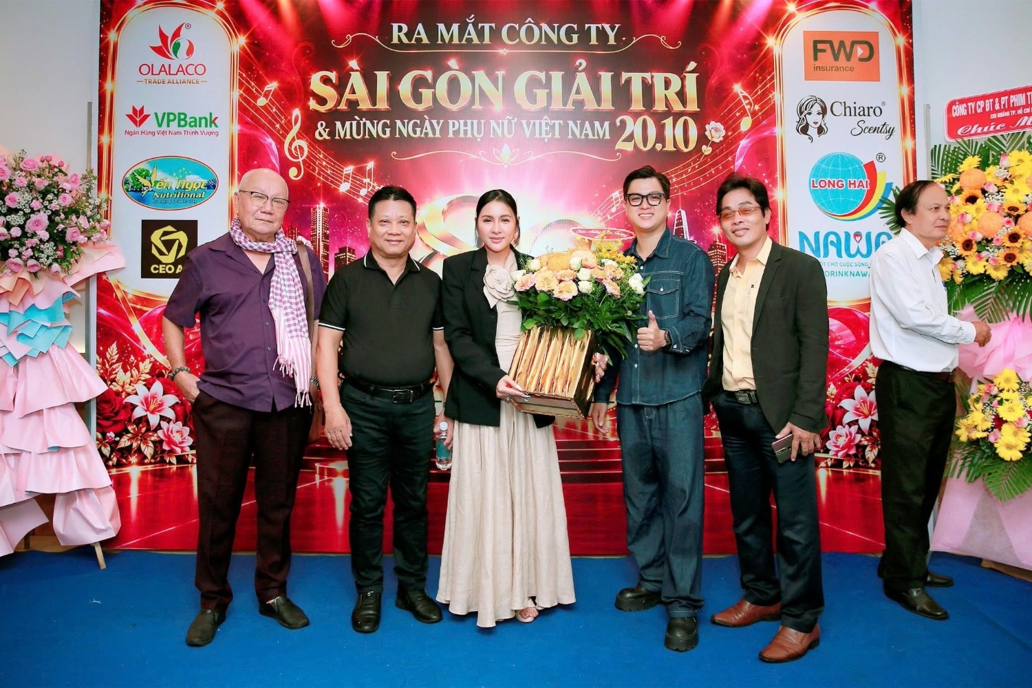 Đông đảo nghệ sĩ đến chúc mừng Nhà báo - nhạc sĩ Hồng Sơn và Hoa hậu Thái Nhã Vân ra mắt Công ty Sài Gòn Giải Trí