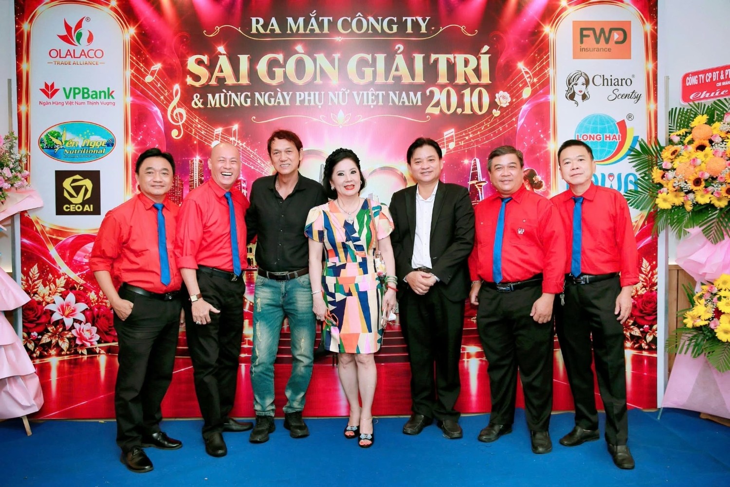 Đông đảo nghệ sĩ đến chúc mừng Nhà báo - nhạc sĩ Hồng Sơn và Hoa hậu Thái Nhã Vân ra mắt Công ty Sài Gòn Giải Trí