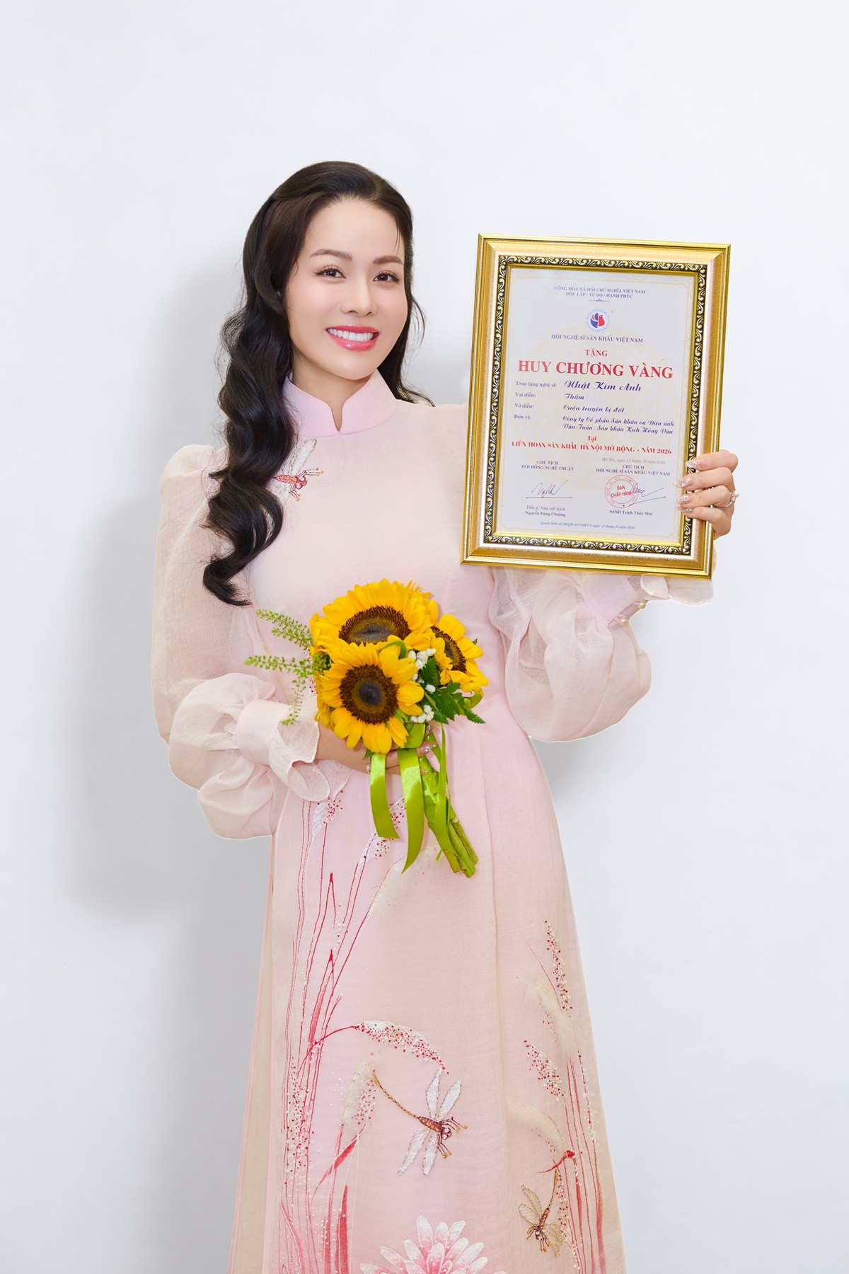 Cô Thắm của 'Cuốn truyện bị đốt' đã đem về Huy chương vàng cho Nhật Kim Anh