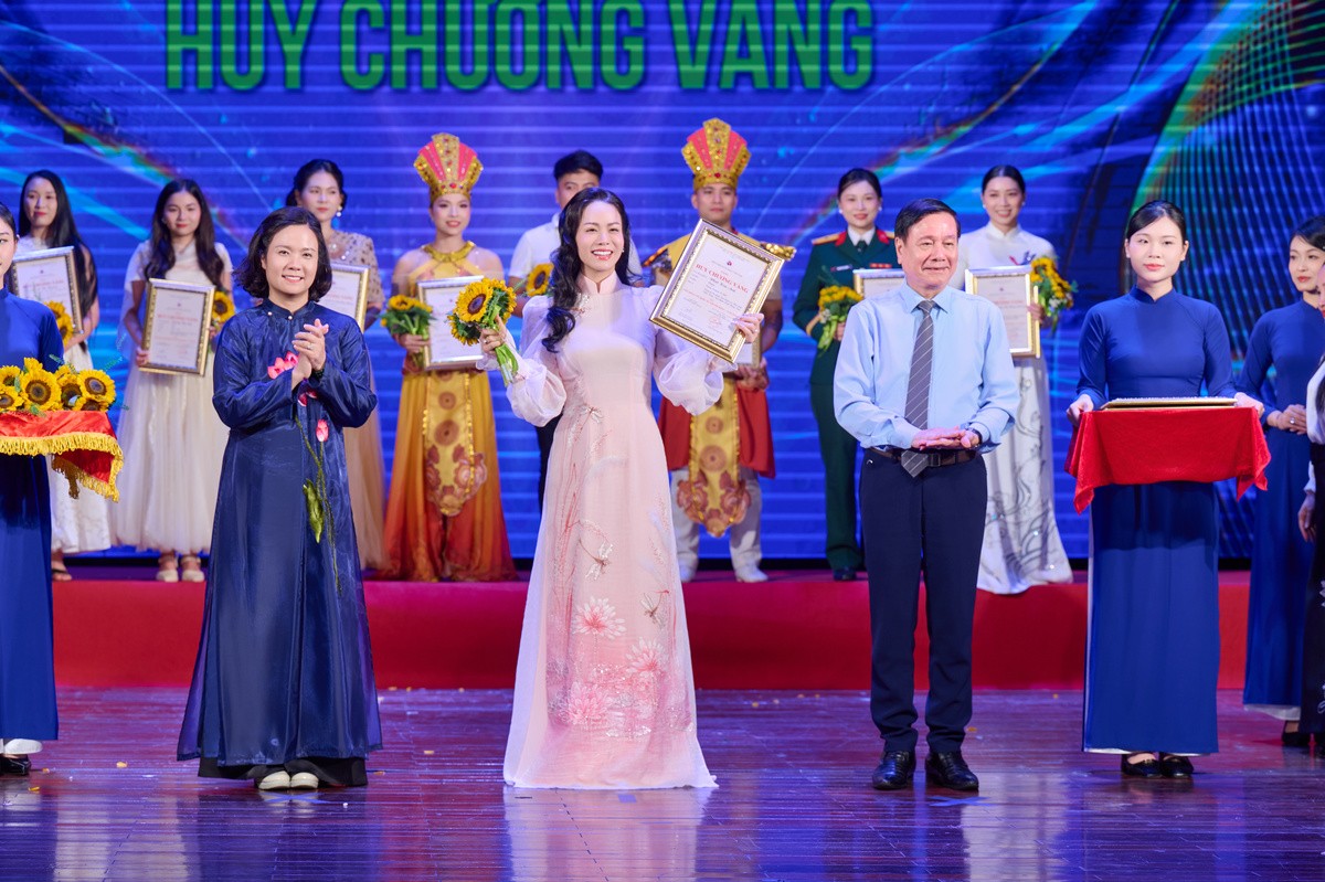 Cô Thắm của 'Cuốn truyện bị đốt' đã đem về Huy chương vàng cho Nhật Kim Anh