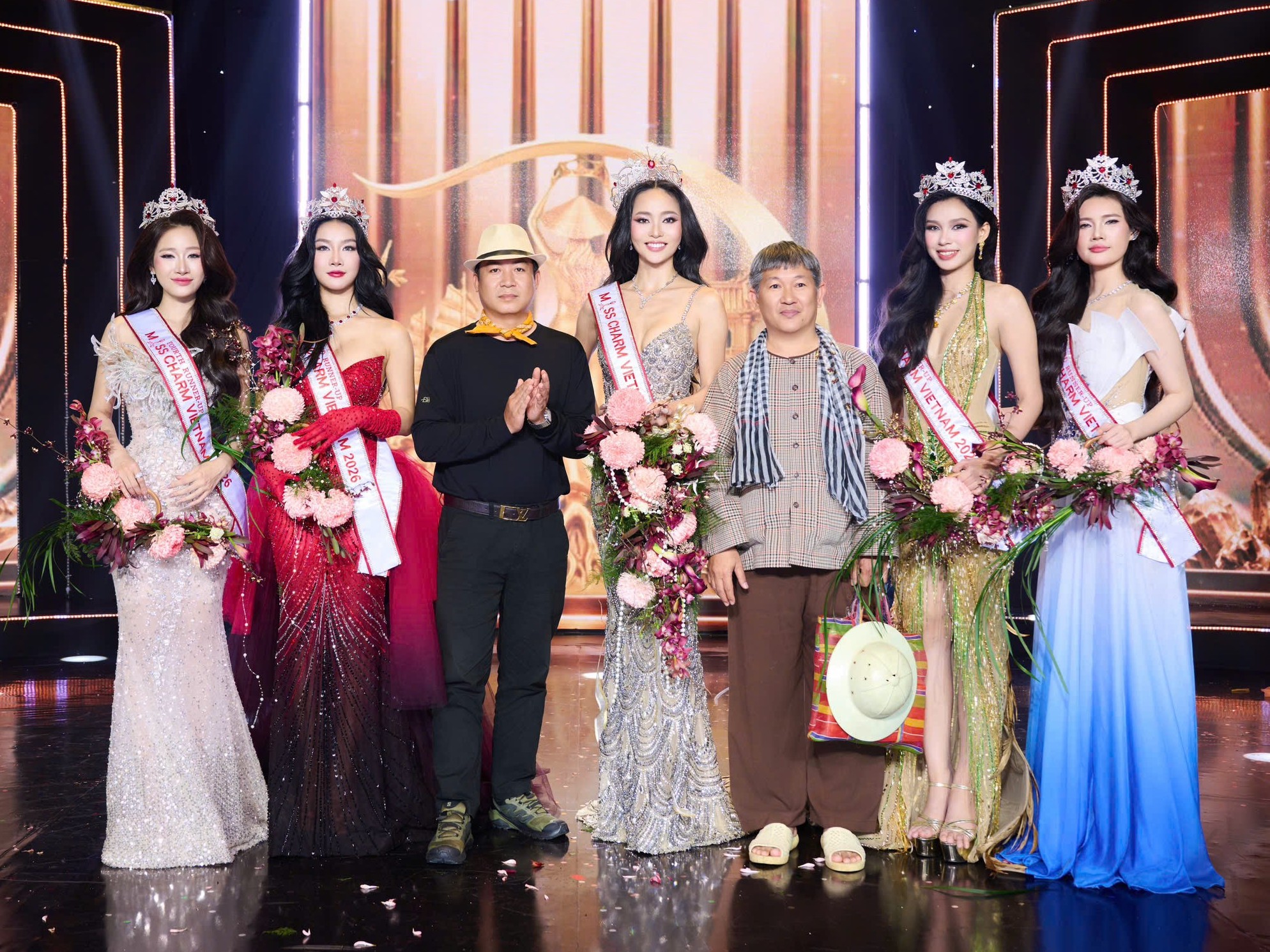 Nghệ nhân Khang Hoàng thiết kế các tác phẩm hoa 'Ngọc Phương Đông' đăng quang tại 'Miss Charm Vietnam 2026'