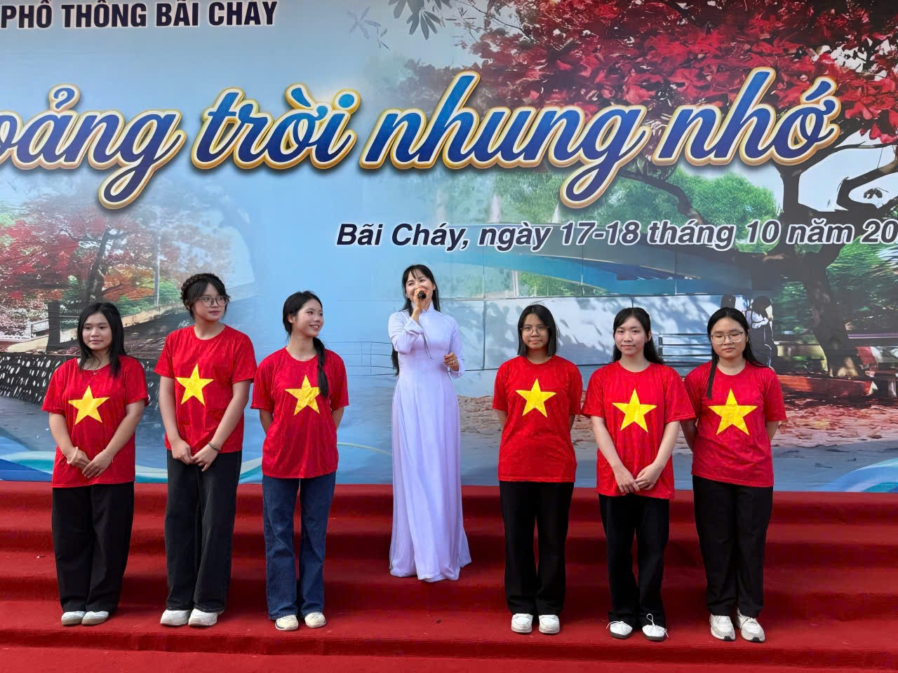 Ca sĩ Trang Nhung trở về mái trường xưa, tìm lại những năm tháng thanh xuân