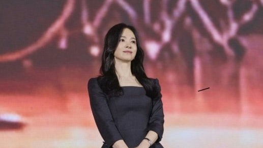 Song Hye Kyo bắt đầu một chương mới bên Gong Yoo