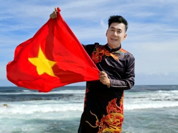 Đoan Trường mặc áo dài Việt 'check in' Mũi Hảo Vọng và Núi Bàn, 2 trong 50 điểm tham quan nổi tiếng của Nam Phi