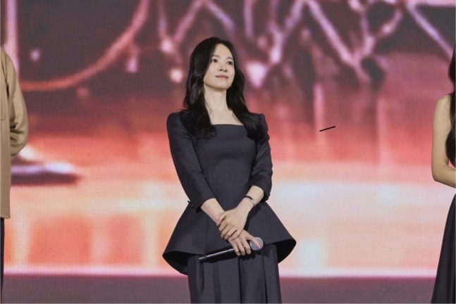 Song Hye Kyo bắt đầu một chương mới bên Gong Yoo