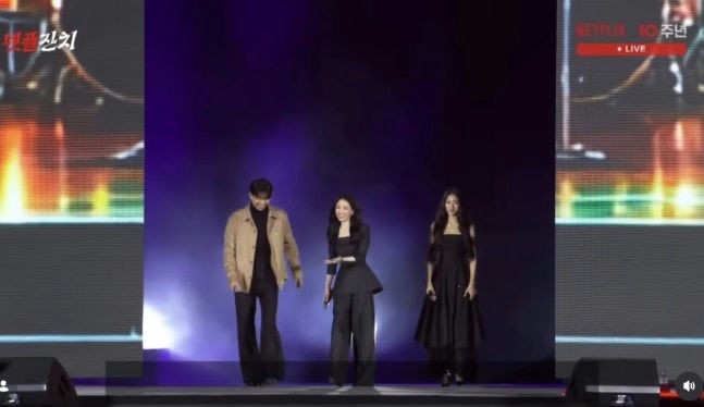 Song Hye Kyo bắt đầu một chương mới bên Gong Yoo