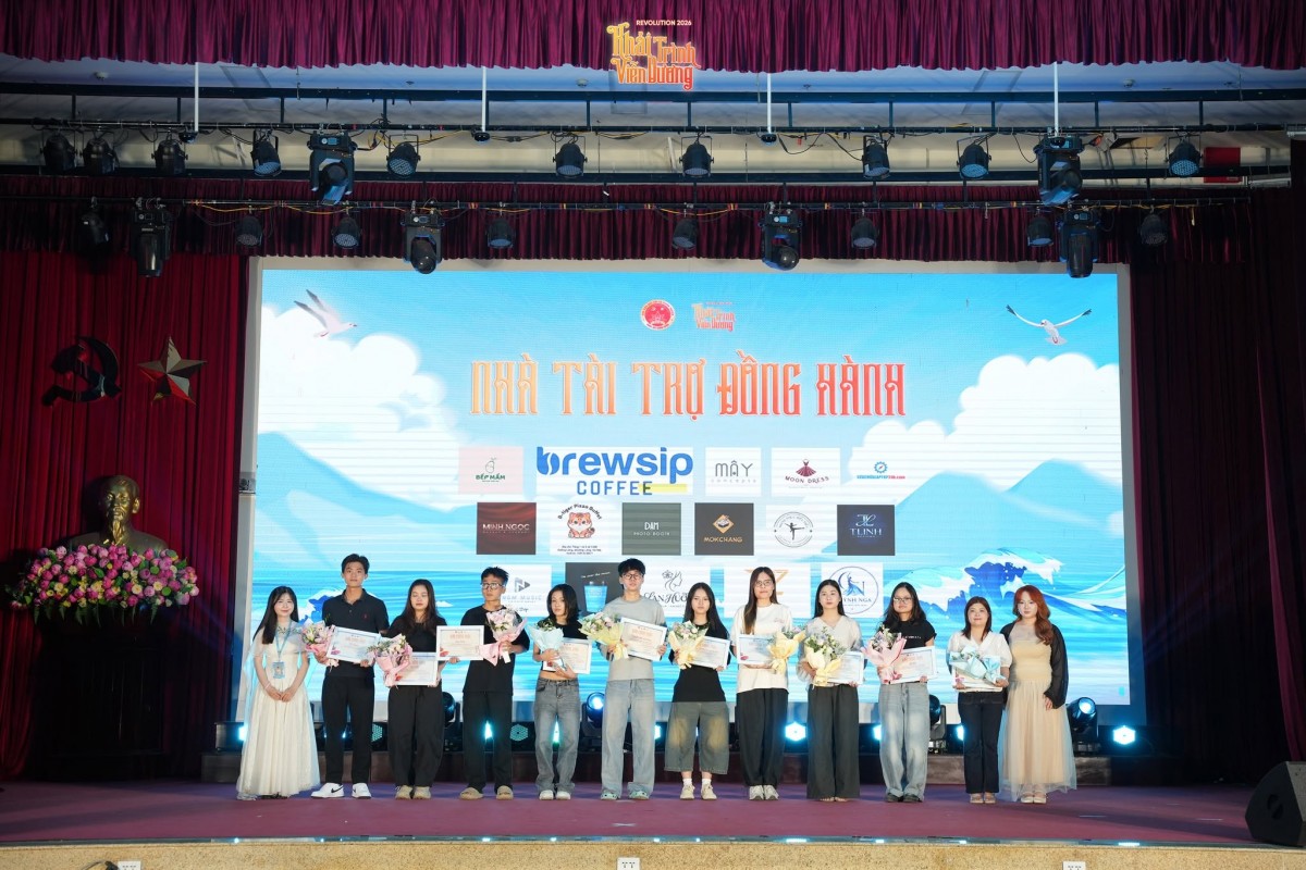 'Tân thủy thủ' trường Báo đắm chìm vào hành trình âm nhạc đặc sắc tại đêm nhạc Revolution 2026