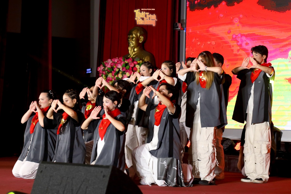 'Tân thủy thủ' trường Báo đắm chìm vào hành trình âm nhạc đặc sắc tại đêm nhạc Revolution 2026