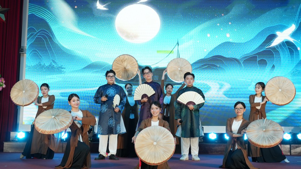 'Tân thủy thủ' trường Báo đắm chìm vào hành trình âm nhạc đặc sắc tại đêm nhạc Revolution 2026