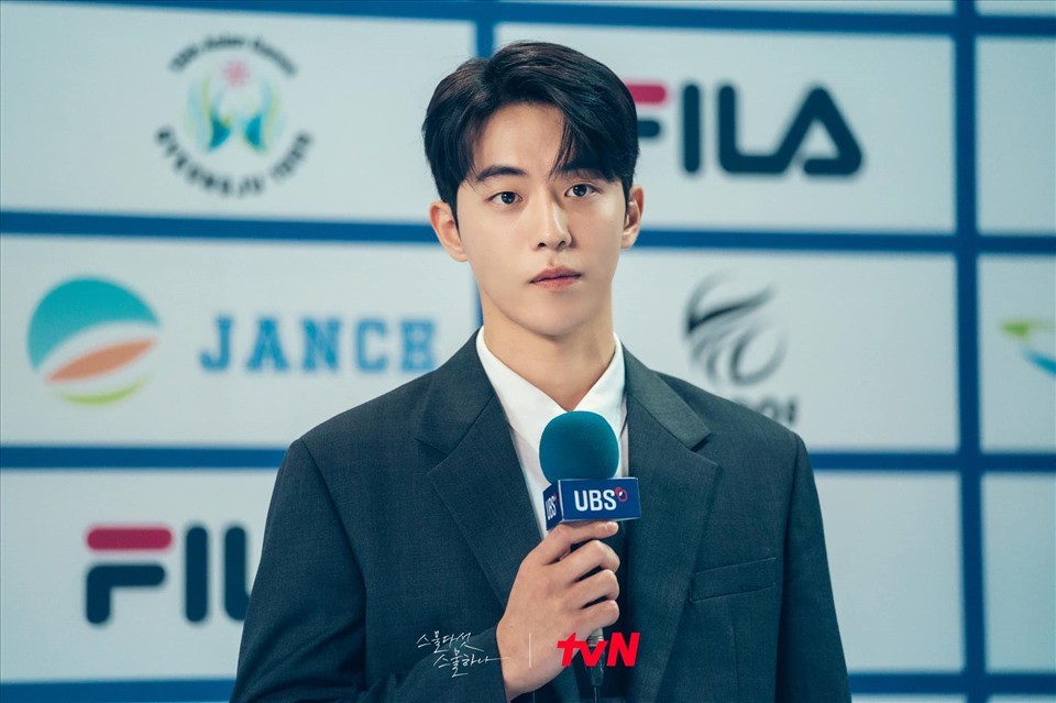 Nam Joo Hyuk phẫu thuật thẩm mỹ để níu giữ tuổi xuân?
