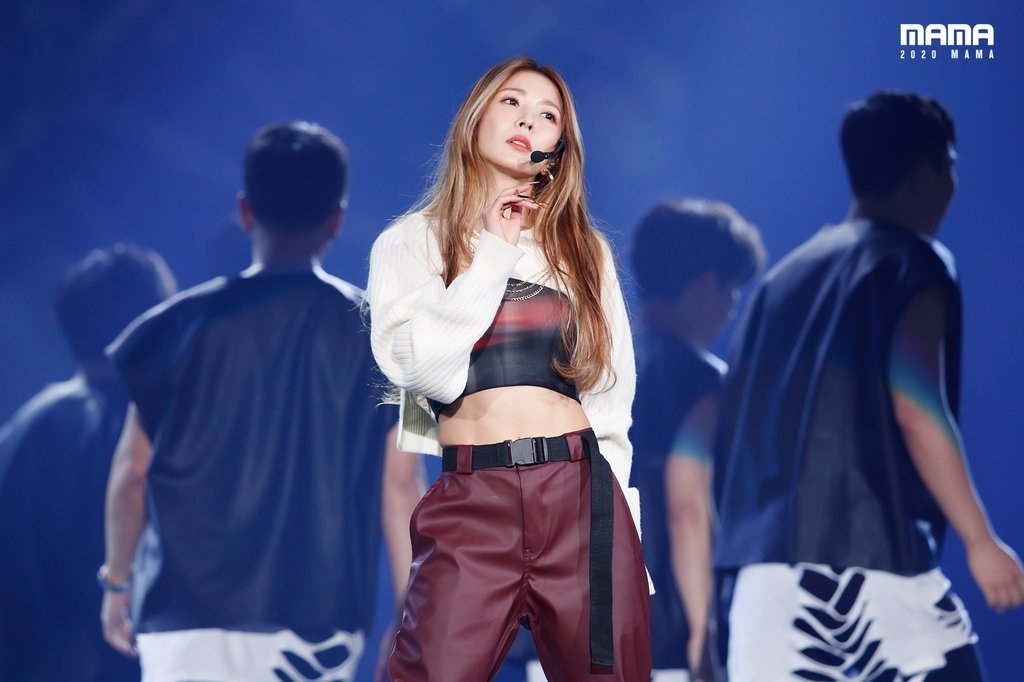 'Huyền thoại K-pop' BoA: 35 tuổi vẫn nhảy và hát cực sung cùng đàn em nhóm GOT the beat