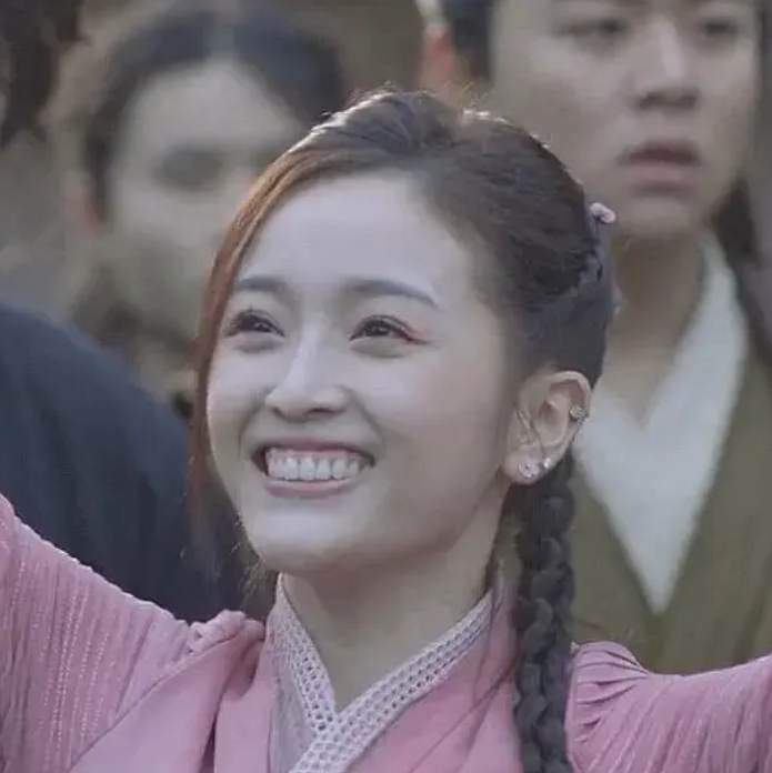 Tạo hình của Ngô Tuyên Nghi trong phim 'Đấu la đại lục; bị chê quê mùa, dân mạng trêu chọc như 'thôn nữ'