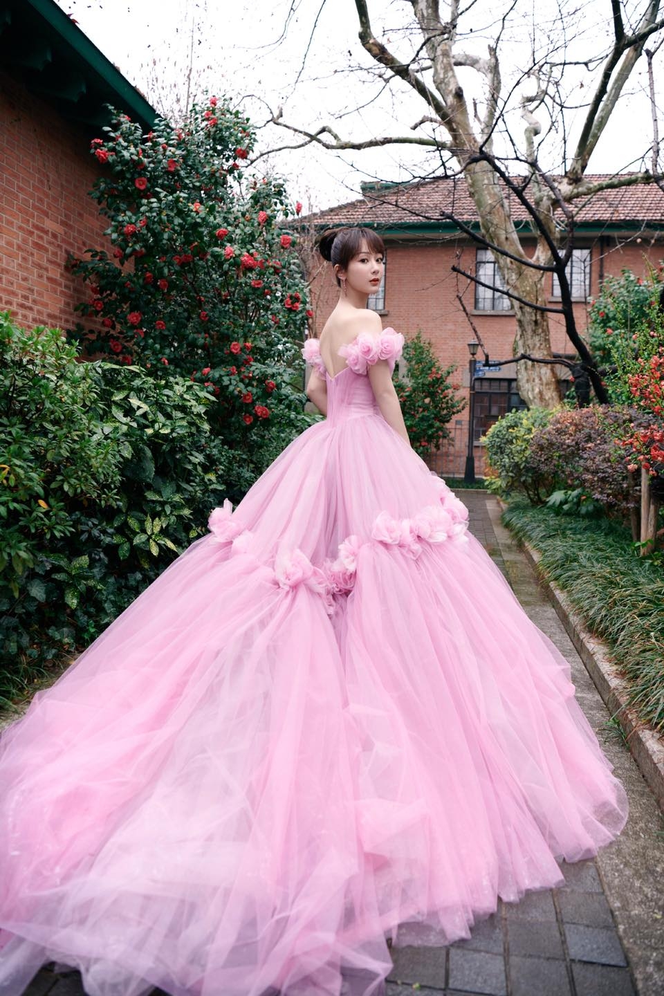 Chiêm ngưỡng váy cưới màu hồng pastel mới nhất cho các nàng dâu bánh bèo   Nicole Bridal