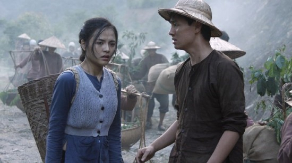 Bà con xã Điềm Mặc, Thái Nguyên háo hức với buổi chiếu phim 'Sống cùng lịch sử'