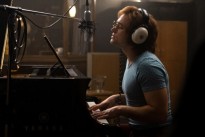 Hãng sản xuất muốn bỏ tình tiết đồng tính trong phim tiểu sử ‘Rocketman’ về danh ca Elton John
