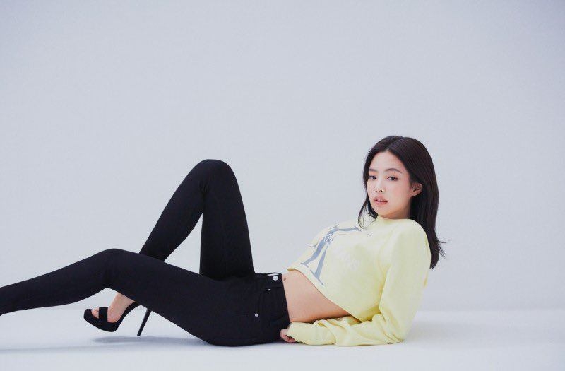 jennie blackpink quyen ru den de me trong bst cua calvin klein