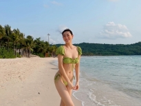 Hoa hậu Lương Thùy Linh 'đốt mắt' với bikini nóng bỏng