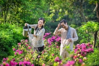 Chú Lâm và chị Hoa tung ảnh cưới đẹp mãn nhãn, xứng đáng là cặp đôi chính của 'Lối về miền hoa'