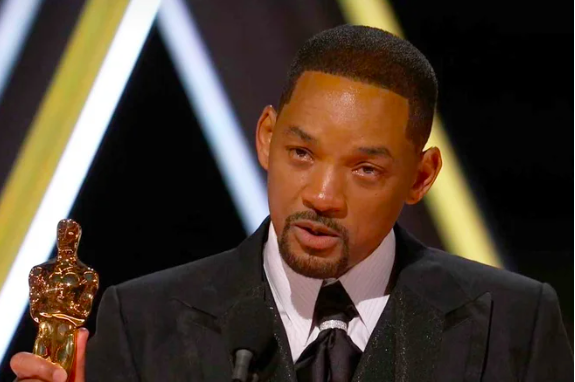 Will Smith chính thức xin lỗi Chris Rock về cú tát trời giáng: Hối hận vì hành vi của mình đã làm 'vấy bẩn' Oscar?