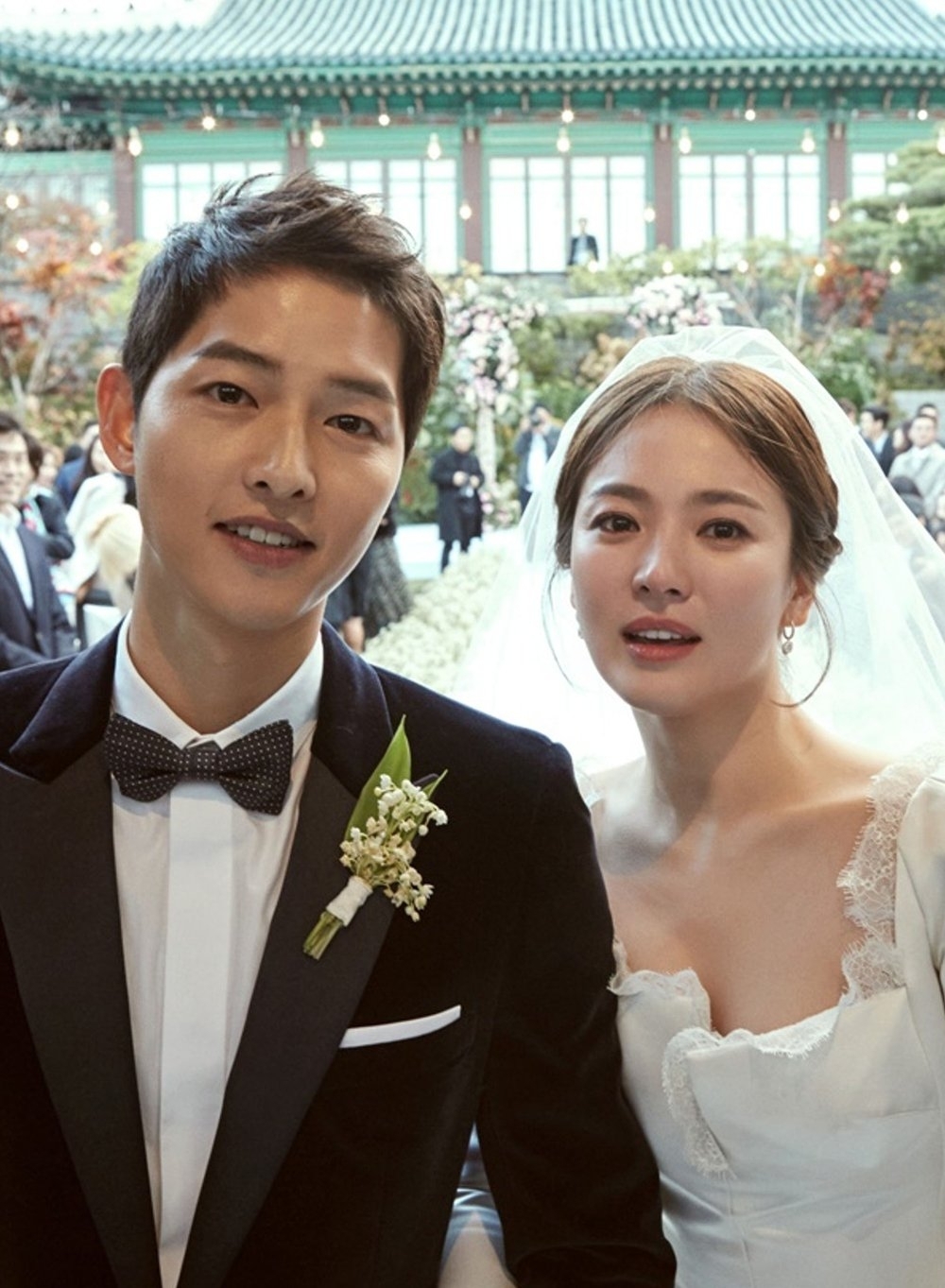 Song Joong Ki xuất hiện lễ cưới của Hyun Bin dù từng là 'tình địch' của nhau?