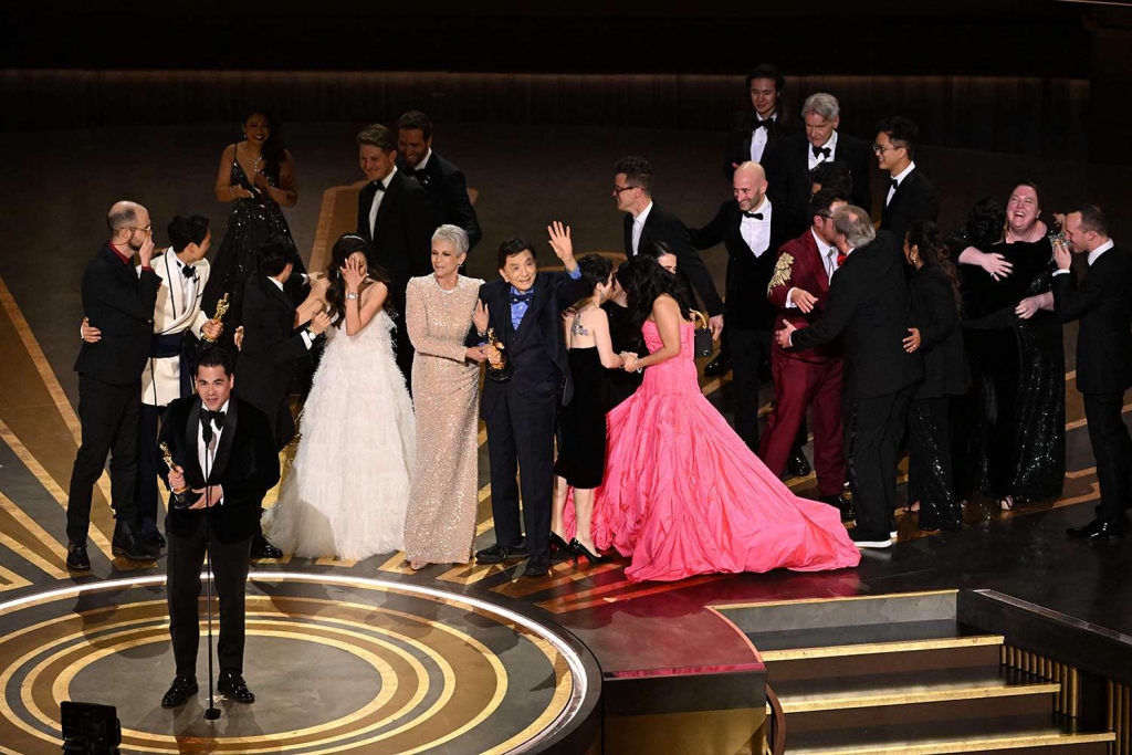 Trực tiếp Oscar 2023: 'Everything Everywhere All At Once' là phim xuất sắc nhất 2023