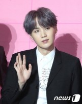 Suga (BTS) khuyên các hậu bối đừng cố gắng để trở thành một ‘BTS thứ 2’