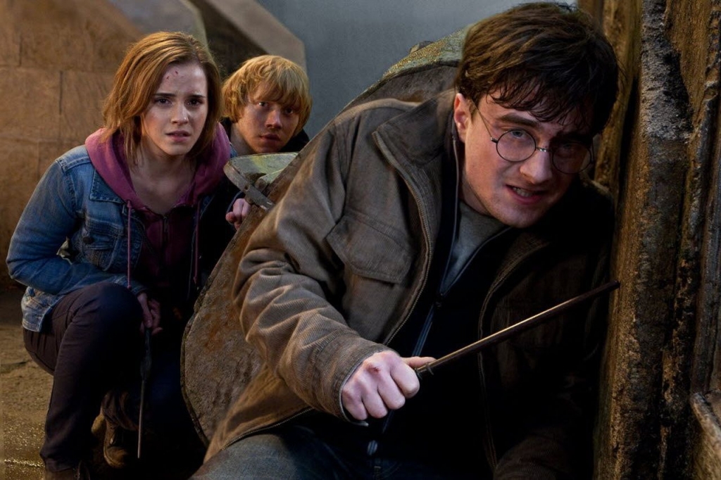 'Harry Potter và bảo bối tử thần': 10 năm trôi qua cùng những sự thật mà fan cứng chưa chắc đã biết!