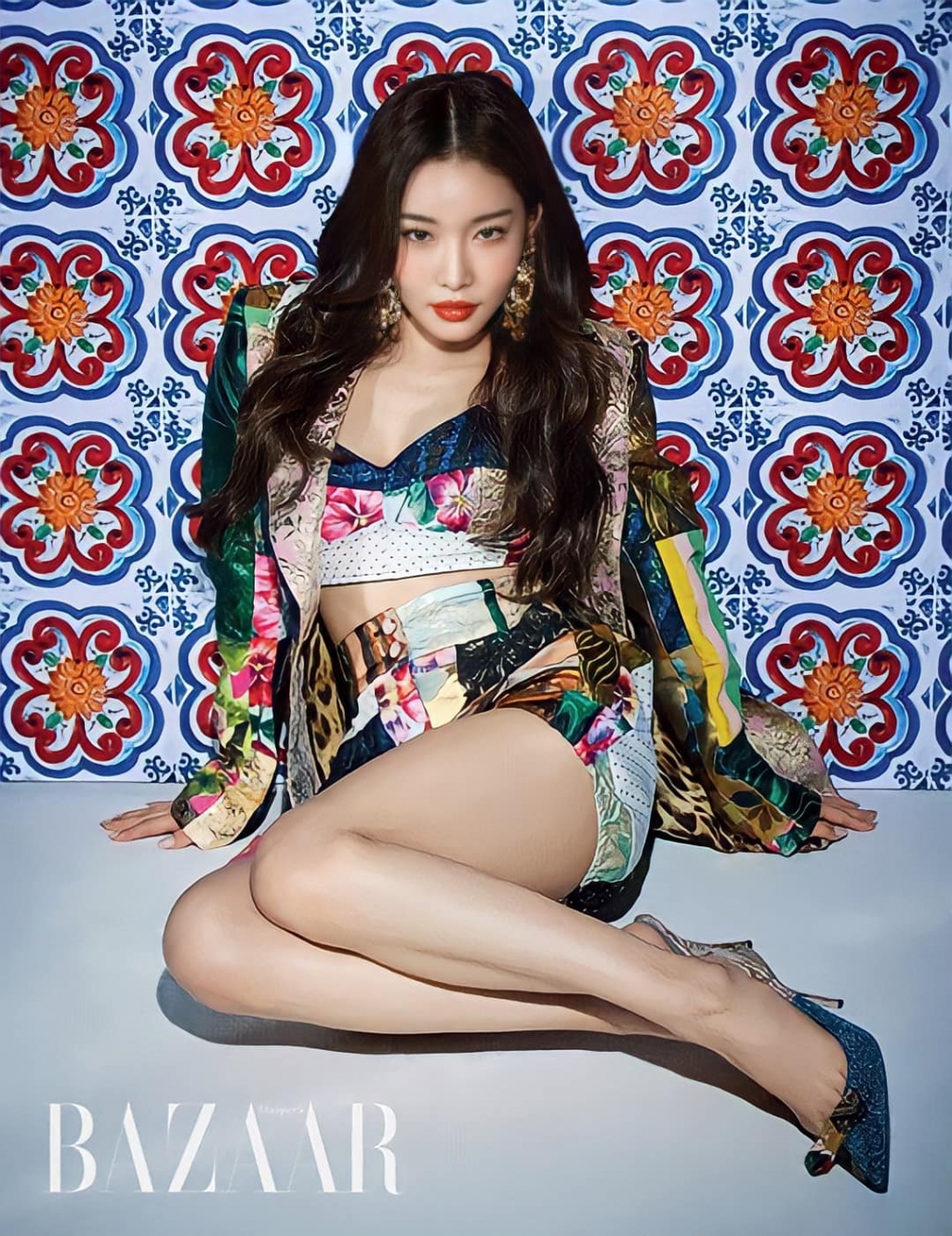 'Biểu tượng gợi cảm' Chungha sexy 'ngút trời' với BST Dolce & Gabbana