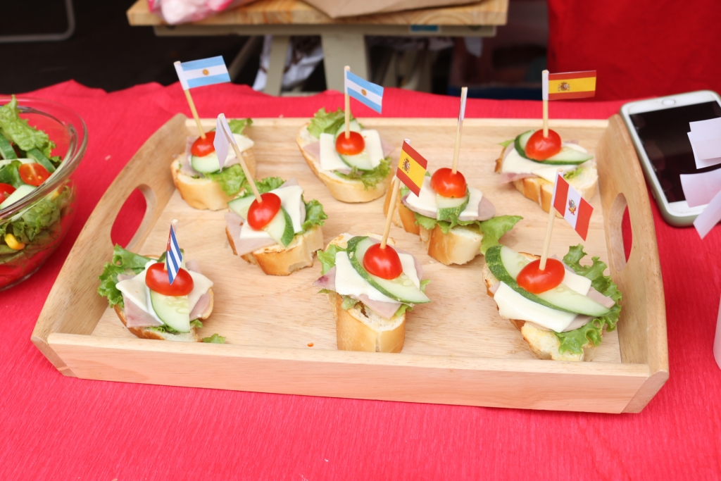 Hội chợ ẩm thực các nước nói tiếng Tây Ban Nha - Trải nghiệm khó quên cùng sinh viên Đại học Hà Nội