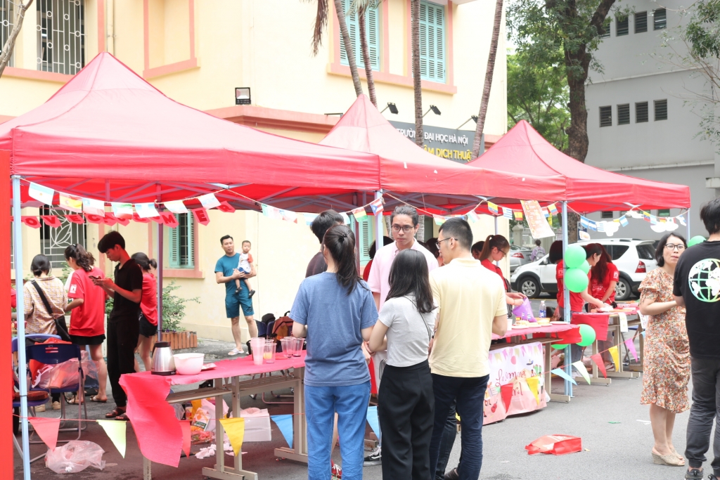 Hội chợ ẩm thực các nước nói tiếng Tây Ban Nha - Trải nghiệm khó quên cùng sinh viên Đại học Hà Nội